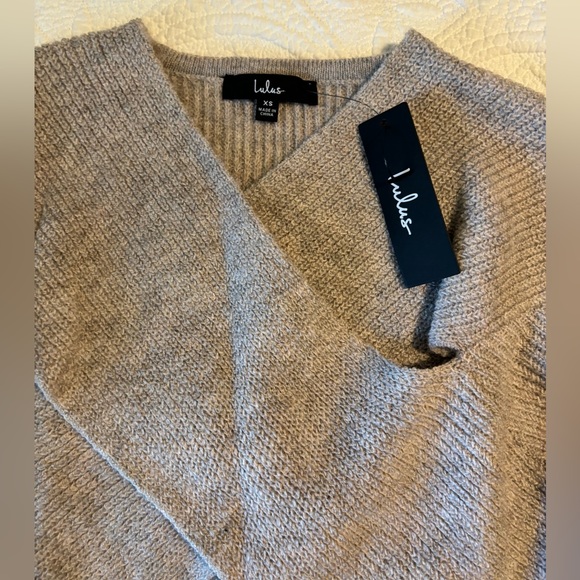 NWT Lulus cropped sweater - Picture 4 of 5